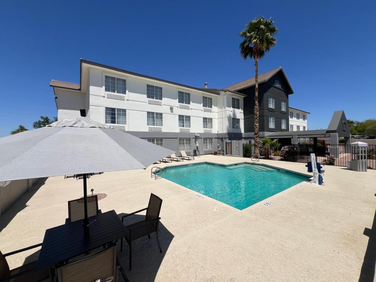 Garner Hotel By Ihg Phoenix - סורפרייז מראה חיצוני תמונה